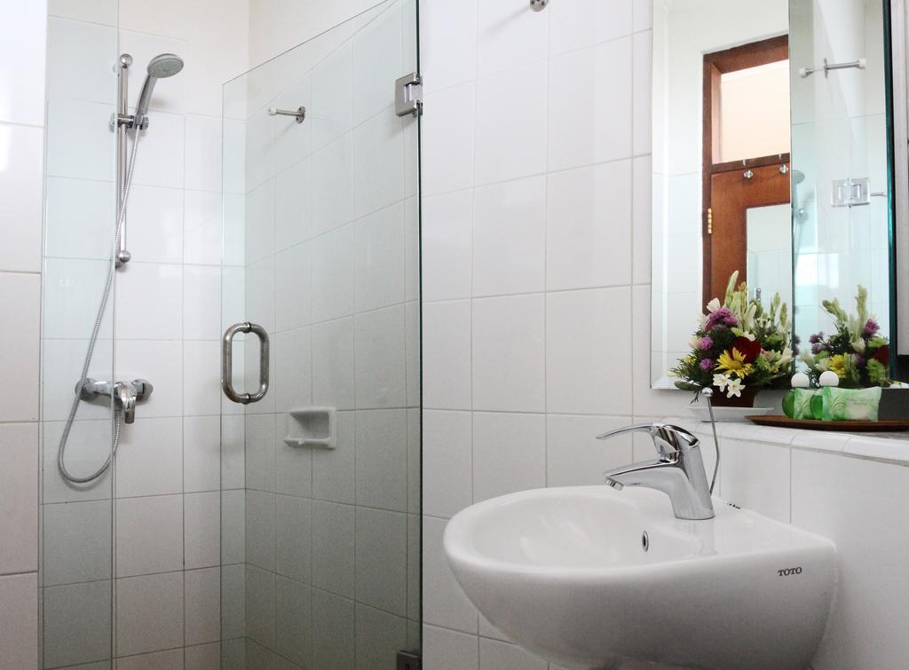 Tempat Tidur di Kamar Asrama Pria 4-Tempat Tidur